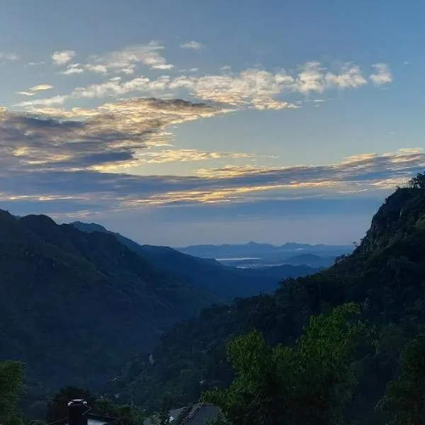 meditation monastery stay，位于埃拉的酒店