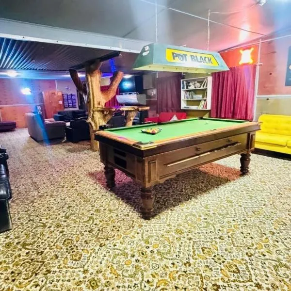 The Crossing Lodge & Backpackers，位于国家公园的酒店