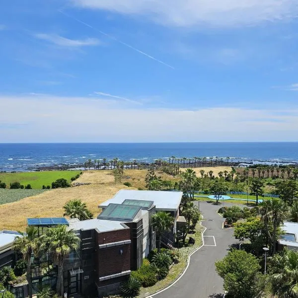 Hotel Scarboro Jeju，位于西归浦市的酒店