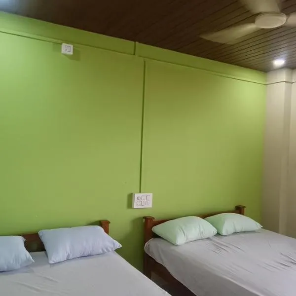 Aisiri comforts beach stay and cafe，位于Gokarn的酒店