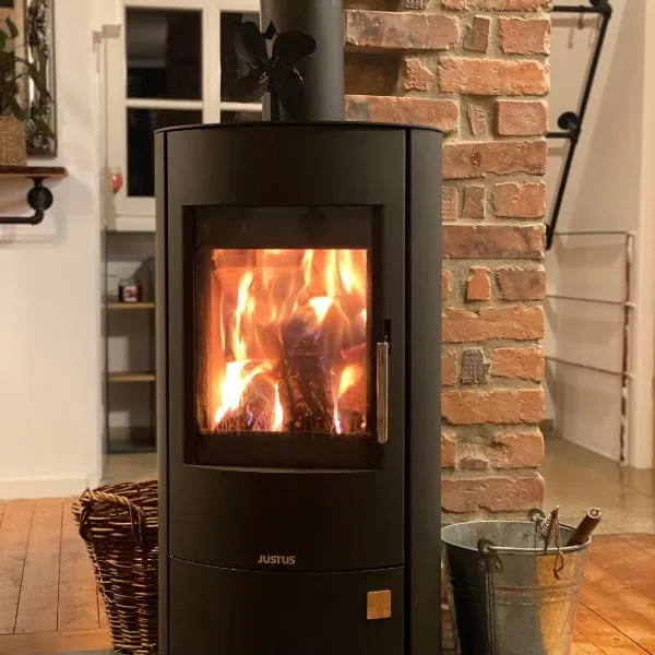 gemütliche rustikale Wohnung mit Kamin und optionalem Whirlpool，位于巴特索伯恩海姆的酒店