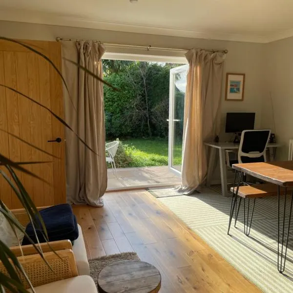 Palms - spacious, 3 bedroom, pet friendly, family holiday home，位于马诺比尔的酒店