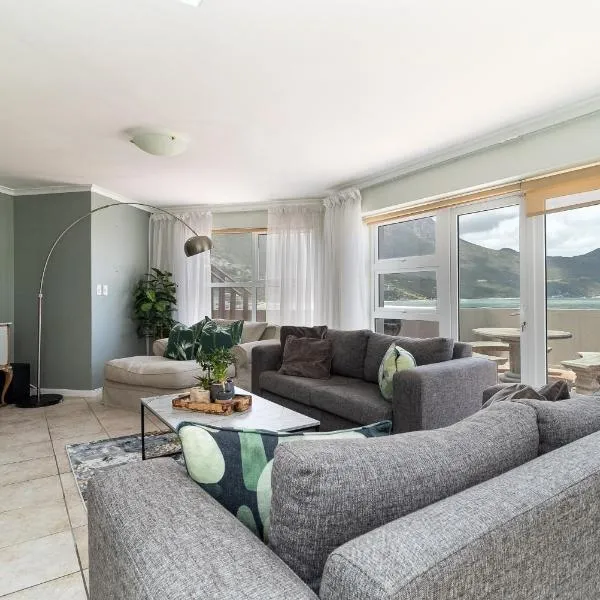 Beachfront Villa Sea Breeze Hout Bay Cape Town，位于豪特湾的酒店