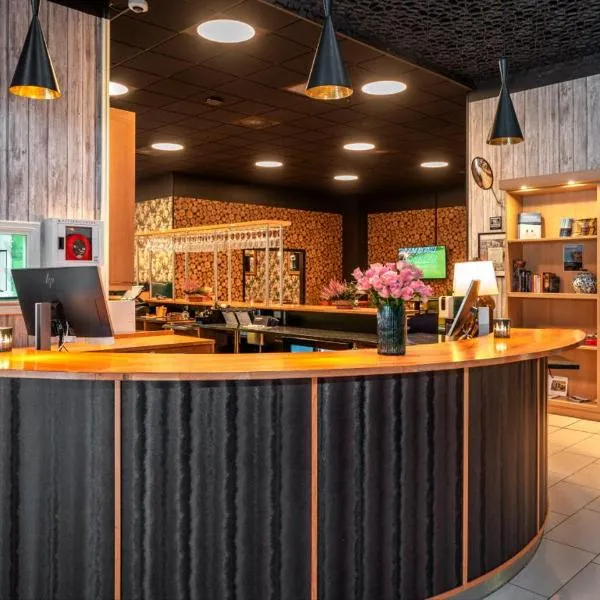 铂尼公园松恩酒店，位于弗洛的酒店