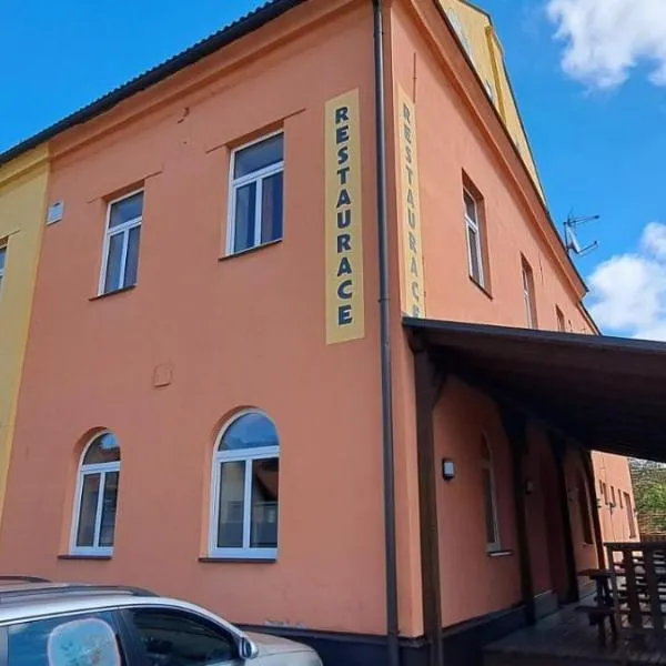 Hostinské pokoje nad restaurací Košetice se společnou koupelnou, WC a kuchyňkou，位于佩尔赫日莫夫的酒店