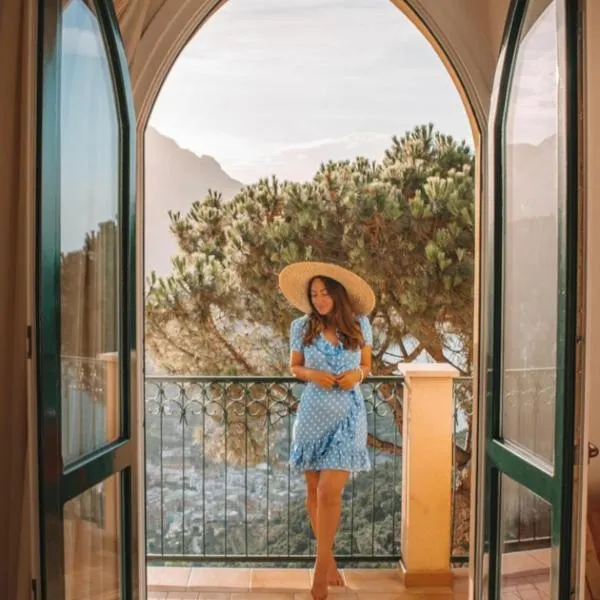 La Dolce Vita Ravello - Studio Apartment with Jacuzzi and partial Sea View，位于拉维罗的酒店