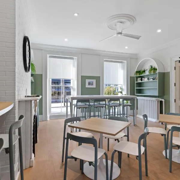 HI Halifax Heritage House Hostel，位于哈利法克斯的酒店