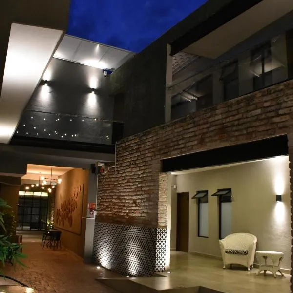 Hotel Casa 20，位于莱昂的酒店