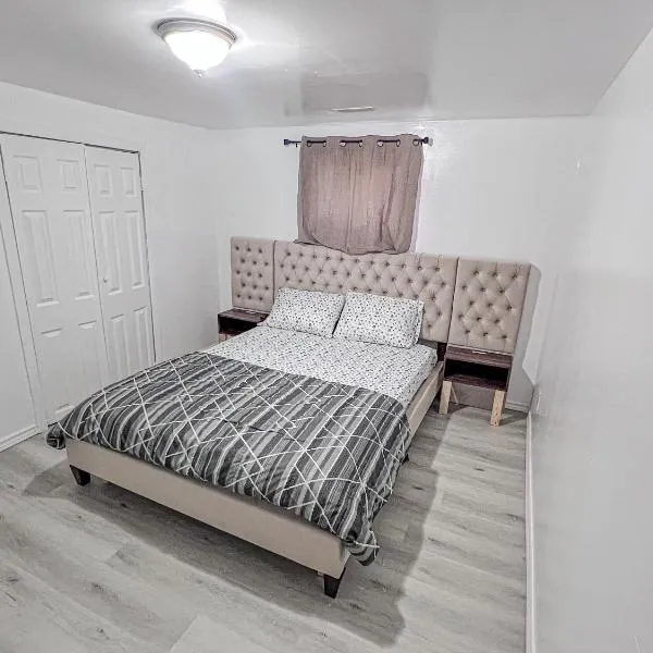 Private Room Near Airport D8，位于布兰普顿的酒店