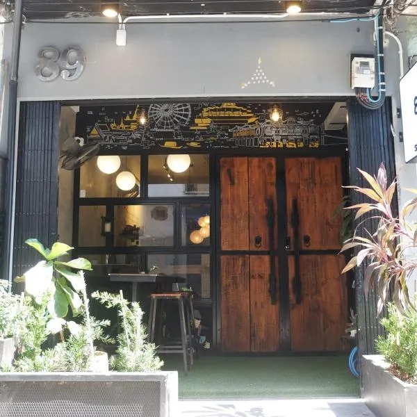 89 Bed & Studio Hostel，位于Godown的酒店