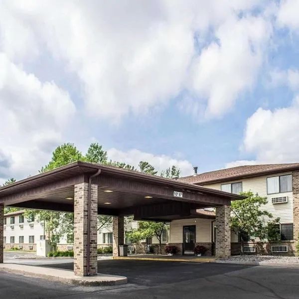 GrandStay Hotel & Suites Minocqua，位于米诺阔的酒店