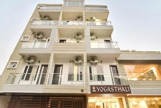 Hotel O Yogasthali Inn Hotel And Spa，位于Tapovan的酒店