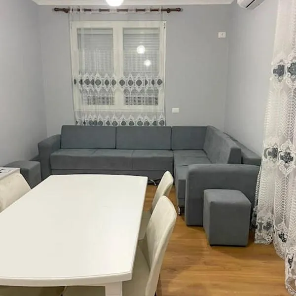 SAB 2 Cozy Modern Apartment Fier，位于费里的酒店