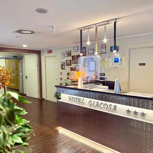 Hotel Giacosa，位于米兰的酒店