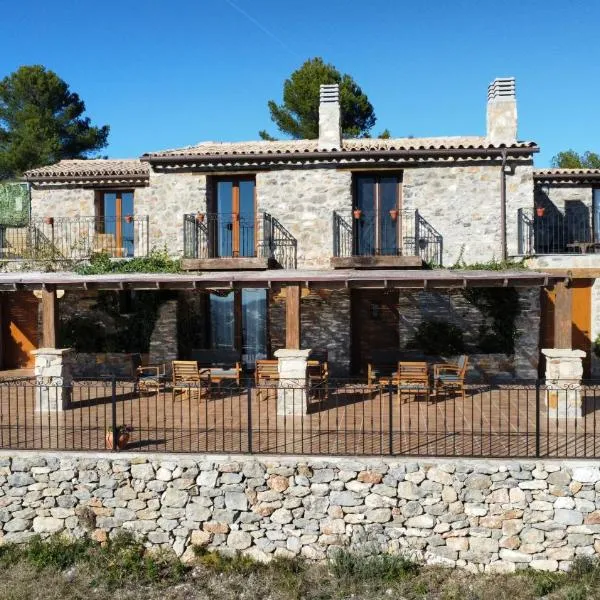 La Cueva de Miravet - villa de lujo en la cima de la montaña con vistas al mar，位于卡瓦内斯的酒店