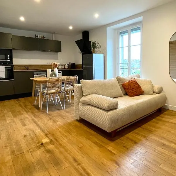 Appartement calme et cosy proche centre vue château，位于维特雷的酒店