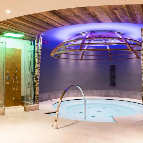 阿拉斯加酒店，位于塞尔瓦迪加尔代纳山谷的酒店