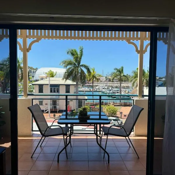 Marina View Apartment - Steps away from CBD, Ferry & Stadium，位于汤斯维尔的酒店