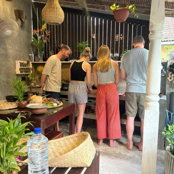 Villa Aroshina with cooking class，位于高尔的酒店