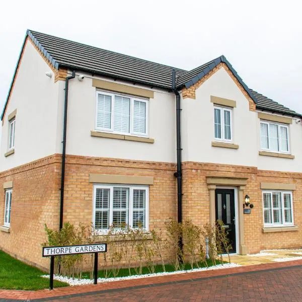 Lovely 4 Bedroom House Near Doncaster Racecourse!，位于唐克斯特的酒店