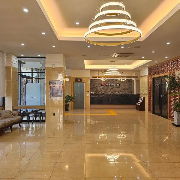 Jeonju Pungnam Family Hotel，位于全州市的酒店