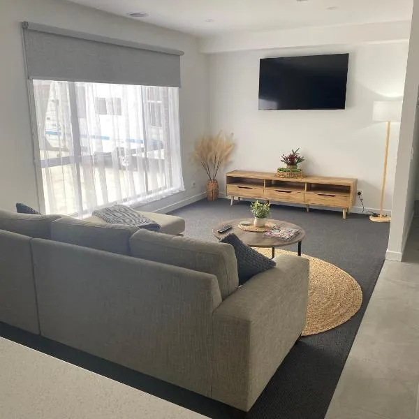 Eureka Gold Stays 2 bedrooms 2 bathrooms Wendouree No pets，位于Wendouree的酒店