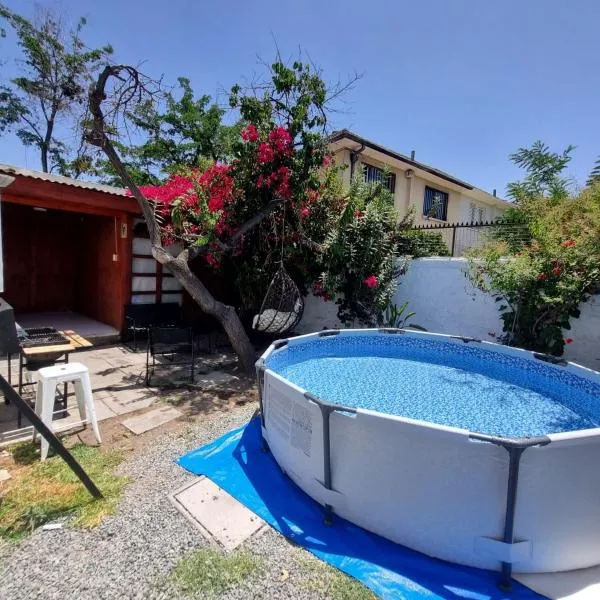 Casa Providencia Piscina zona muy tranquila 9 personas 3 estacionamientos，位于圣地亚哥的酒店