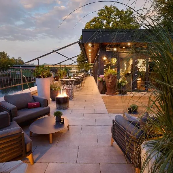 Hotel & Restaurant Fackelgarten Plau am See，位于普劳西的酒店