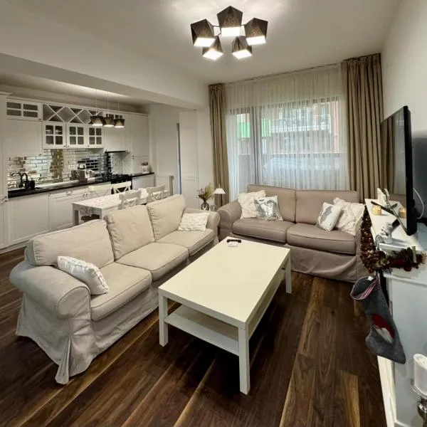 Central Luxury Apartment - Private parking - Self check in - Bujorului Residence，位于克拉约瓦的酒店