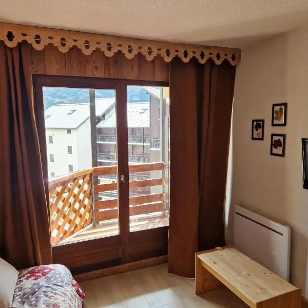 D42 Dolomites- Ski Navette Gratuite- Rando Prêt raquettes,，位于韦尔科尔地区格雷斯的酒店