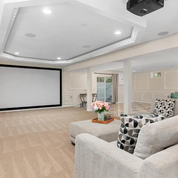 2 BR Serene & Peaceful On 4 Acres, Fairfax-GMU - Lower Level，位于费尔法克斯的酒店