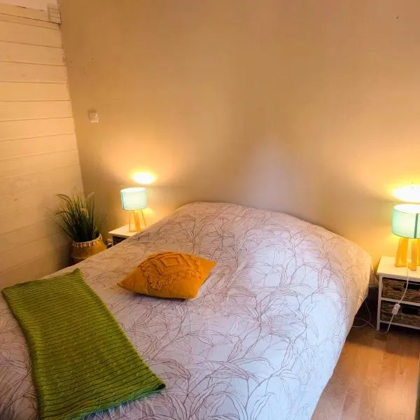 Maison de village cosy Céret，位于Reynès的酒店