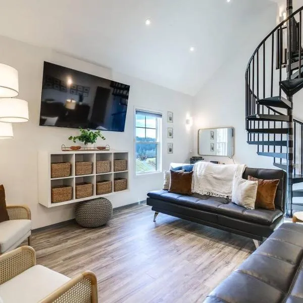 Luxury Barndo 2B Europe Style Farm Stay Fresh Eggs，位于Jefferson City的酒店