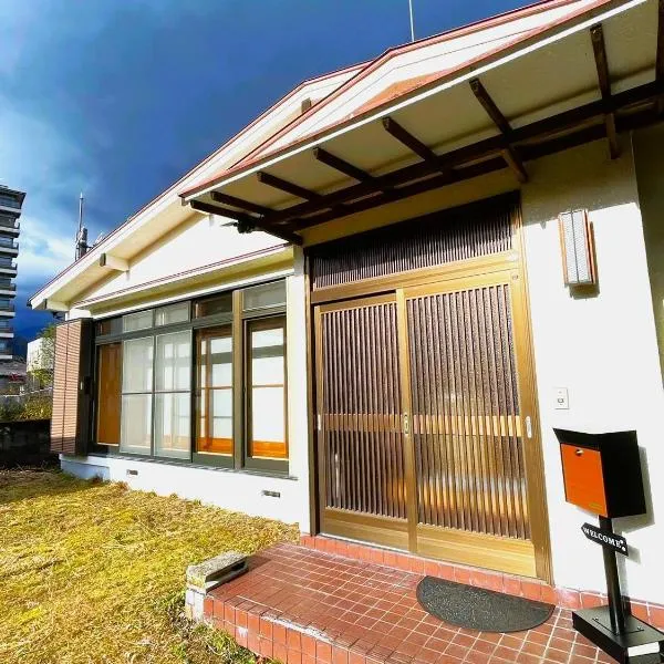 Nikko Station-Side Towa STAY 日光駅まで3分一軒家丸貸し民泊の宿，位于日光的酒店