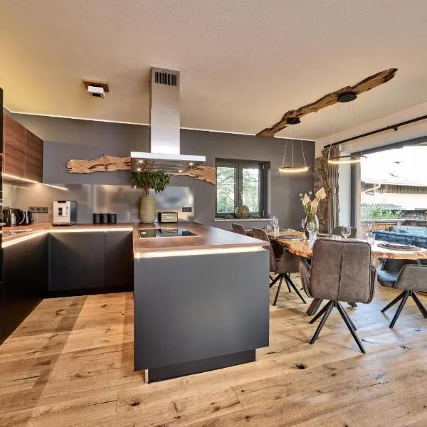 Apartment Wood&Stone Alpi，位于加尔米施-帕滕基兴的酒店