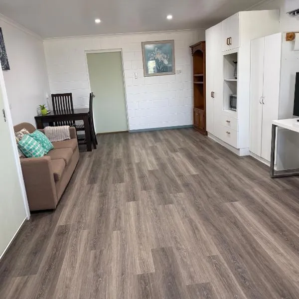 Comfortable studio in Bowen 4805，位于鲍恩的酒店