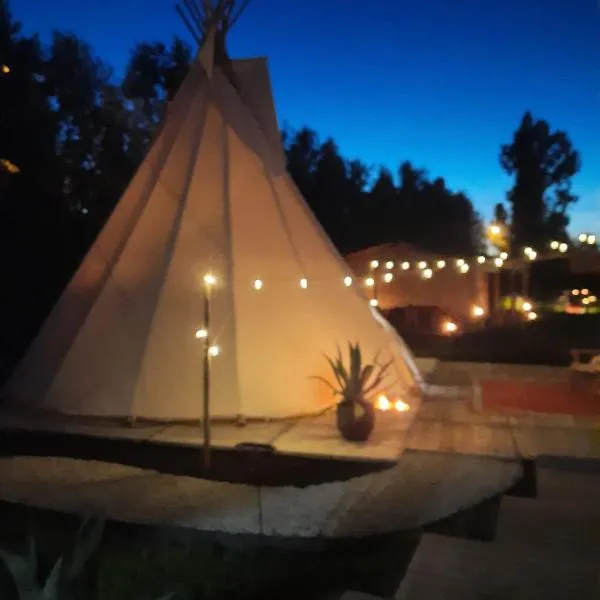 Tipi Marie met hotutub in de tuin，位于Kaprijke的酒店