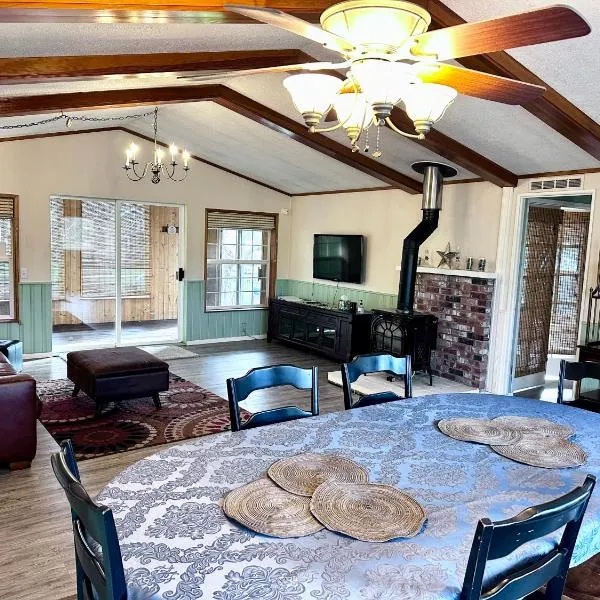 Deer Harbor Cottage & Suites，位于伊斯特海湾的酒店