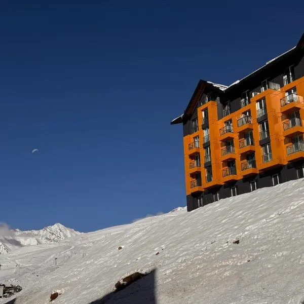 Luxury apartment with bedroom, new gudauri，位于古多里的酒店