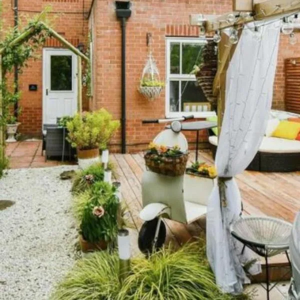 Cosy Garden Flat, Private Hot Tub & Four Poster Bed，位于约克的酒店