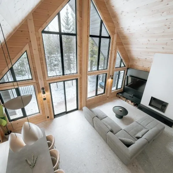 Le Mitik Tremblant - SPA - LACS - PLAGES - JEUX，位于Saint-Rémi-dʼAmherst的酒店