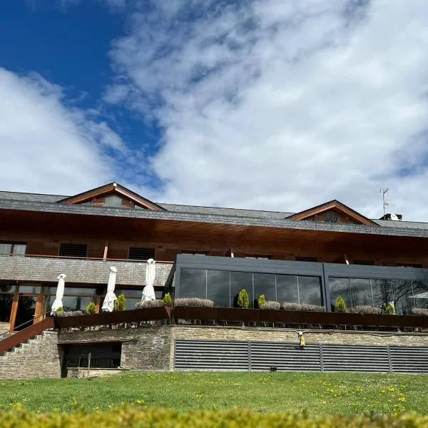 Hotel Xalet del Golf，位于普奇塞达的酒店