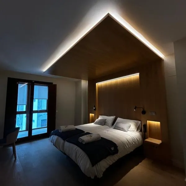 Hotel Miralrio Cacabelos，位于卡卡韦洛斯的酒店