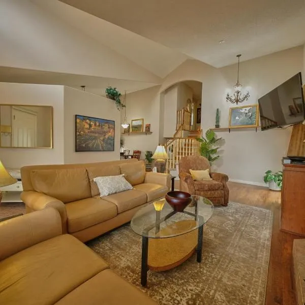 The Venetian Sleeps 8 Cozy Classic Taste of Italy，位于卡尔加里的酒店