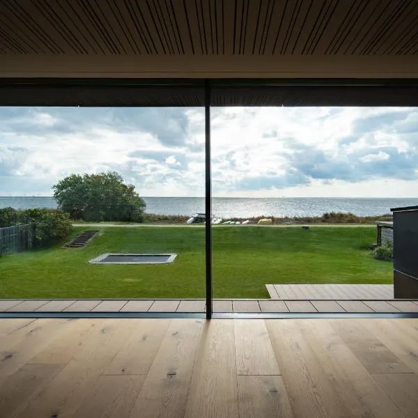 Ocean view in first row. Architectural pearl，位于德拉厄的酒店