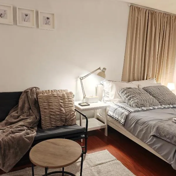 Cozy Commercial Oasis - Private Entrance Studio，位于温哥华的酒店