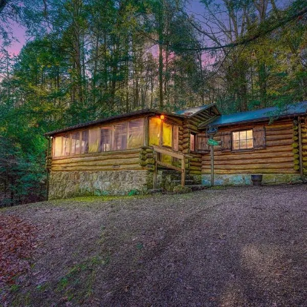 Russell Cabin，位于洛根的酒店