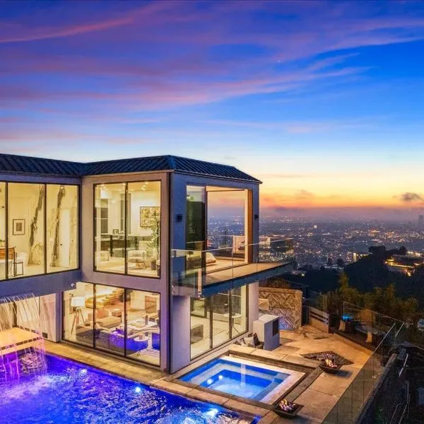 The Hollywood Observatory Villa a Masterpiece of Modern Luxury and Elegance，位于洛杉矶的酒店