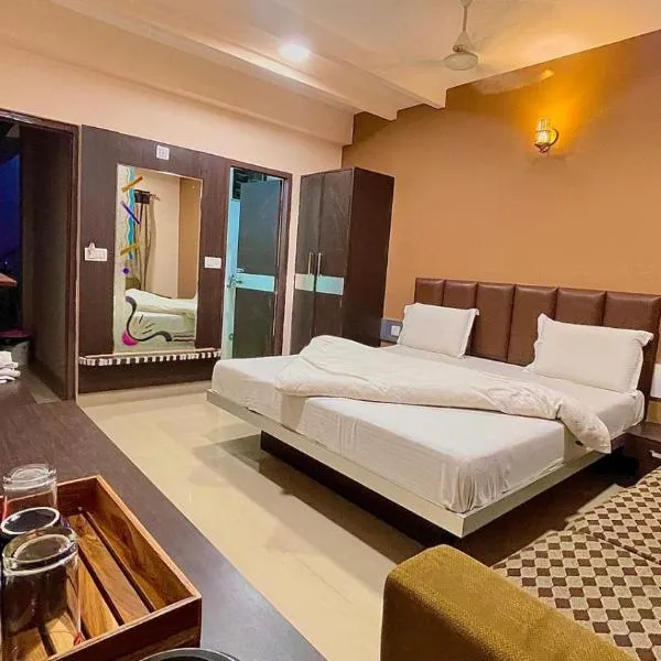 Hotel Ashapura Palace，位于纳特杜瓦拉的酒店