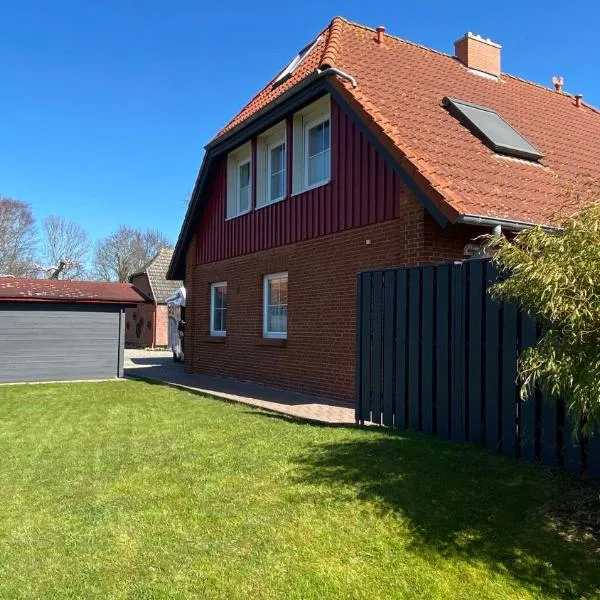 Ferienhaus kleiner Leuchtturm - Steuerbord Fehmarn Kopendorf - mit Garten und Terrasse，位于费马恩的酒店